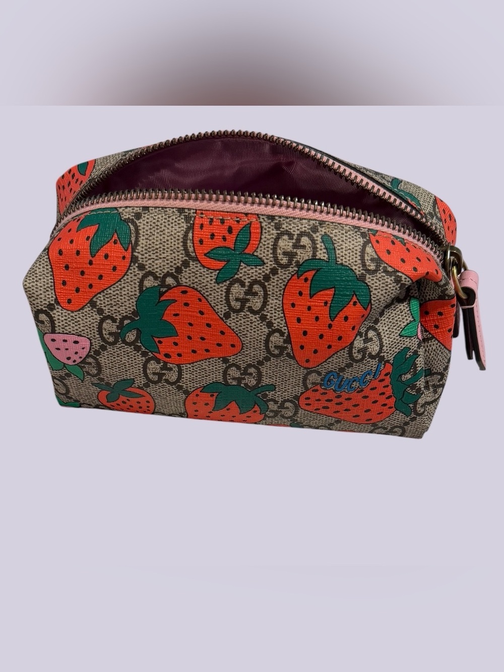 Gucci Strawberry GG Supreme Canvas Cosmetic Pouch ๐ ๐ - Picture 2 of 14